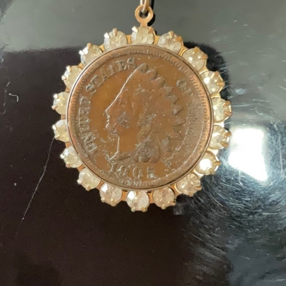 VINTAGE 1901 INDIAN PENNY PENDENT-GOLDTONE WITH RHINESTONE NECKLACE - Picture 2 of 3